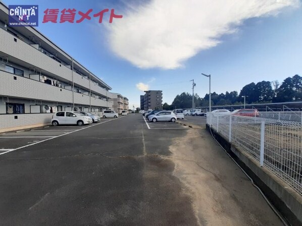 ブルースカイマンションの物件外観写真